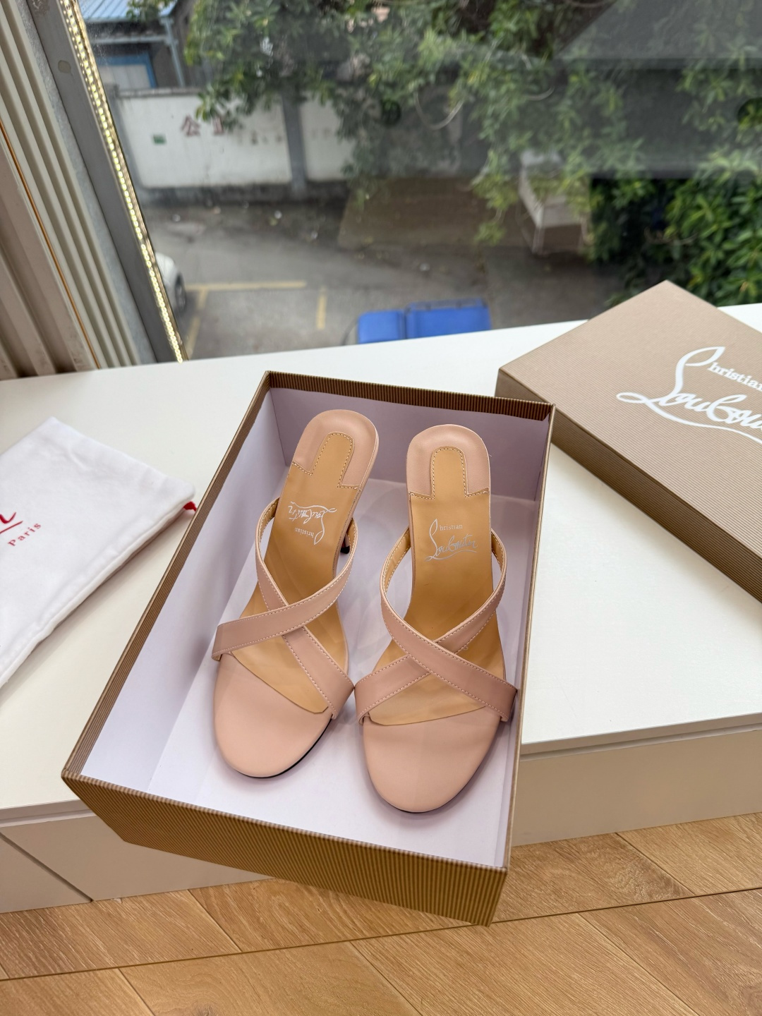 G277Christian Louboutin红底鞋单鞋 选到了颜色真好看呀[色色R]MyTheresa上现在居然 最后