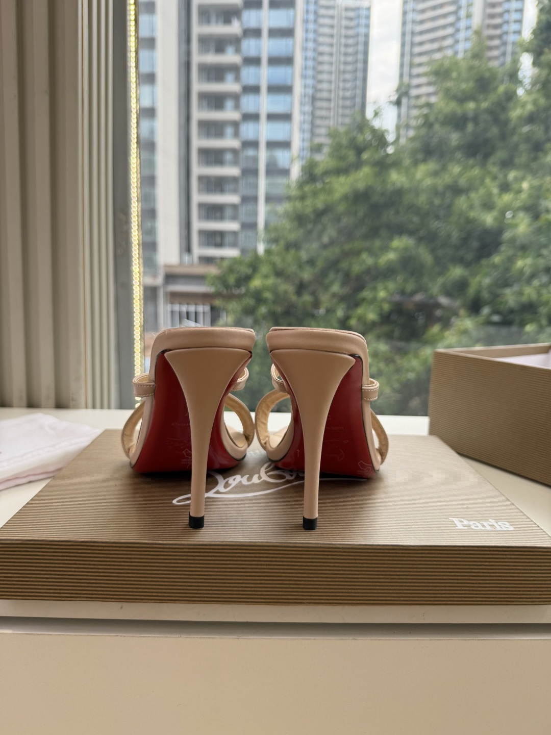 G277Christian Louboutin红底鞋单鞋 选到了颜色真好看呀[色色R]MyTheresa上现在居然 最后
