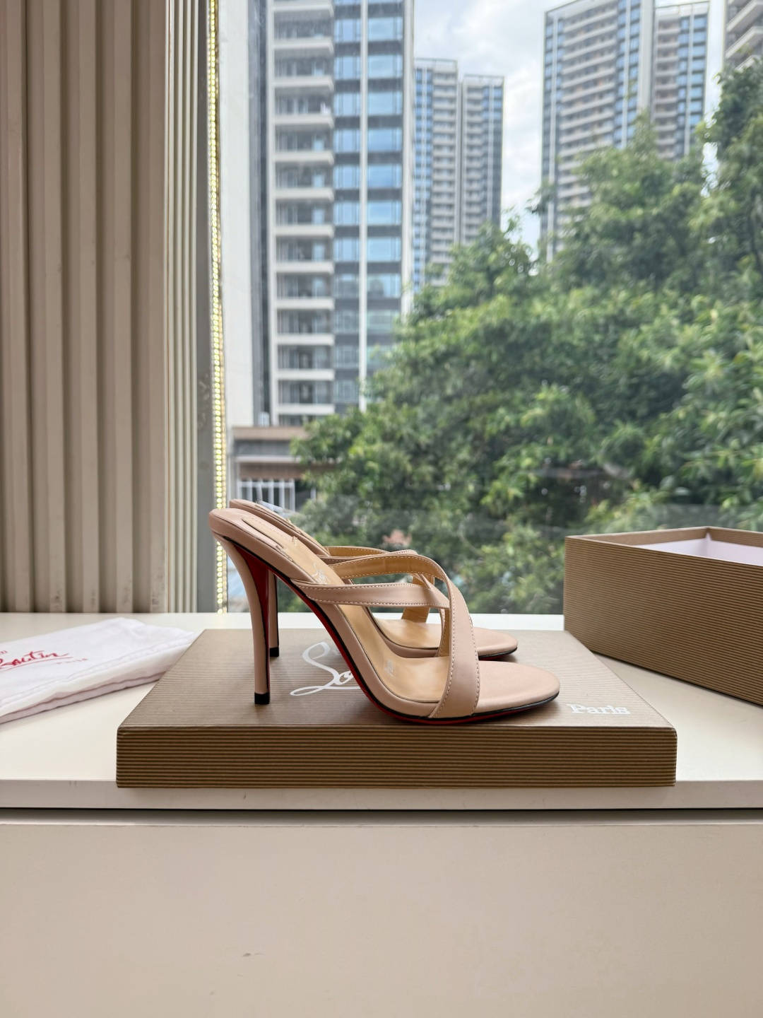 G277Christian Louboutin红底鞋单鞋 选到了颜色真好看呀[色色R]MyTheresa上现在居然 最后