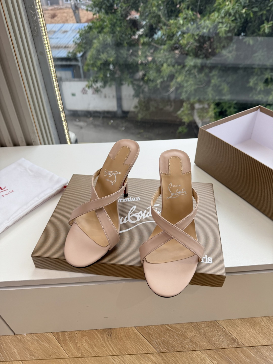 G277Christian Louboutin红底鞋单鞋 选到了颜色真好看呀[色色R]MyTheresa上现在居然 最后