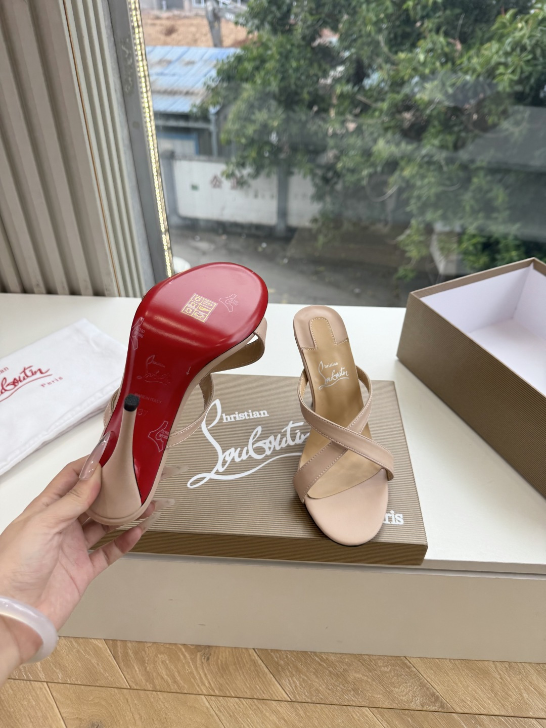 G277Christian Louboutin红底鞋单鞋 选到了颜色真好看呀[色色R]MyTheresa上现在居然 最后