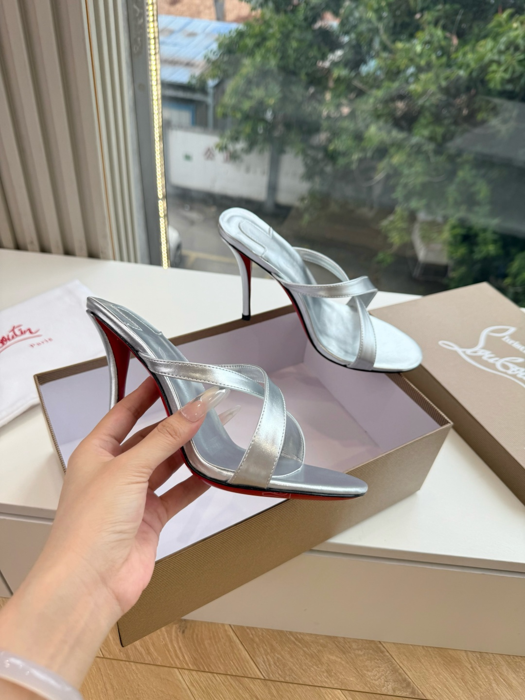 G277Christian Louboutin红底鞋单鞋 选到了颜色真好看呀[色色R]MyTheresa上现在居然 最后