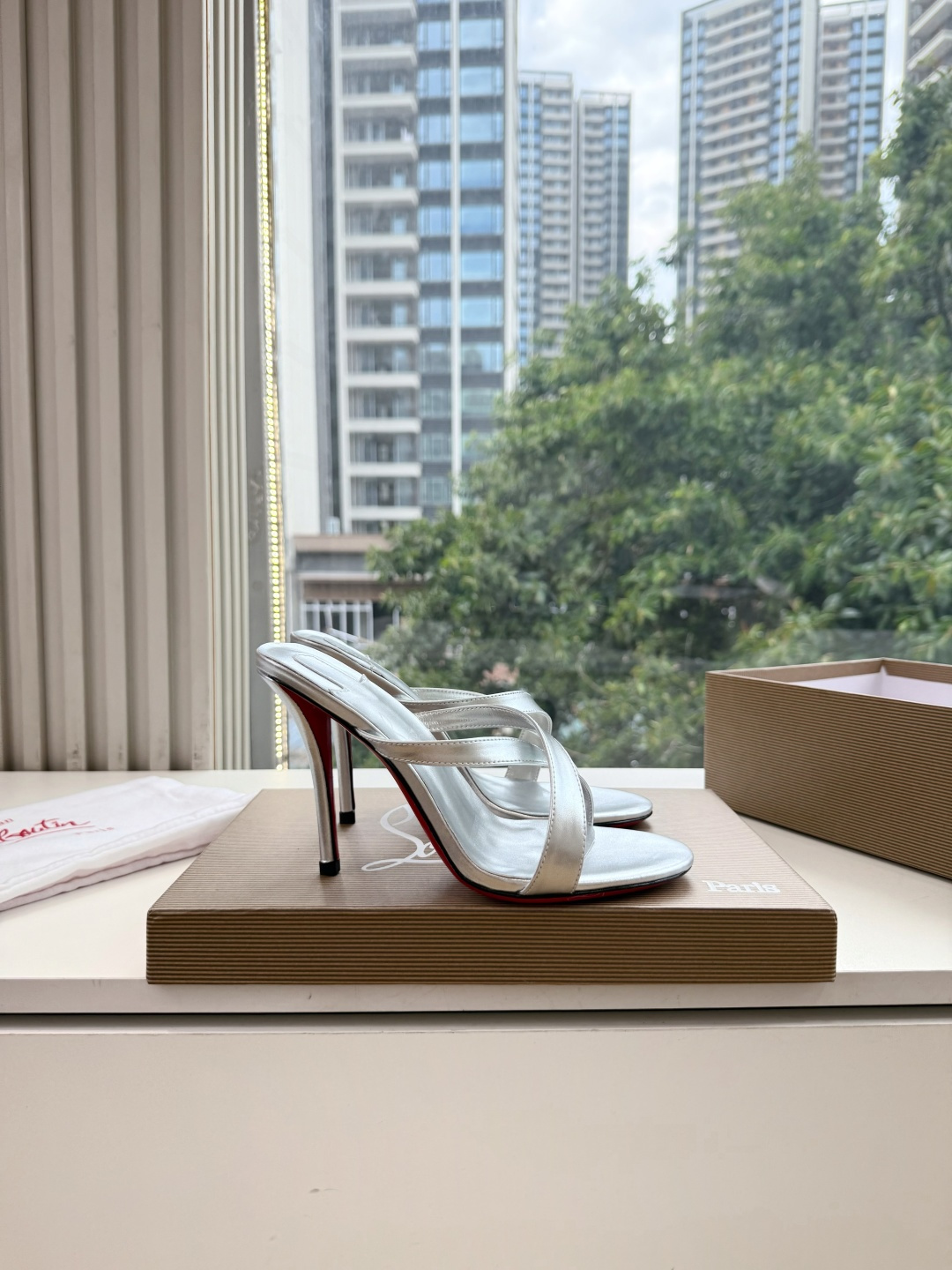 G277Christian Louboutin红底鞋单鞋 选到了颜色真好看呀[色色R]MyTheresa上现在居然 最后