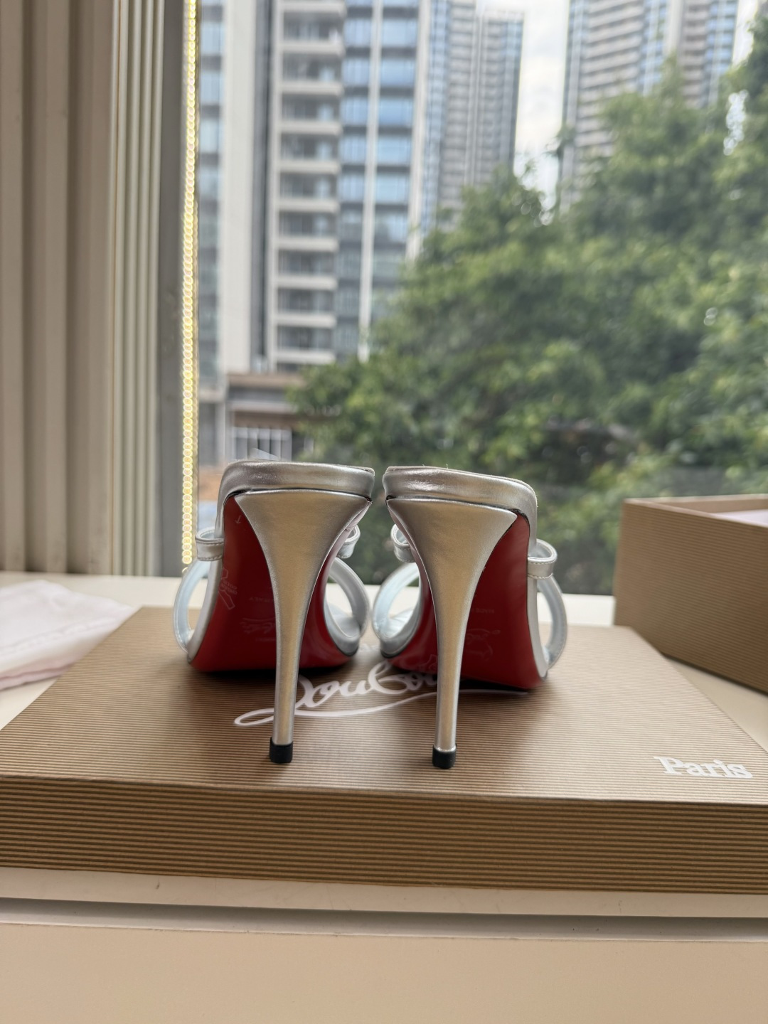 G277Christian Louboutin红底鞋单鞋 选到了颜色真好看呀[色色R]MyTheresa上现在居然 最后
