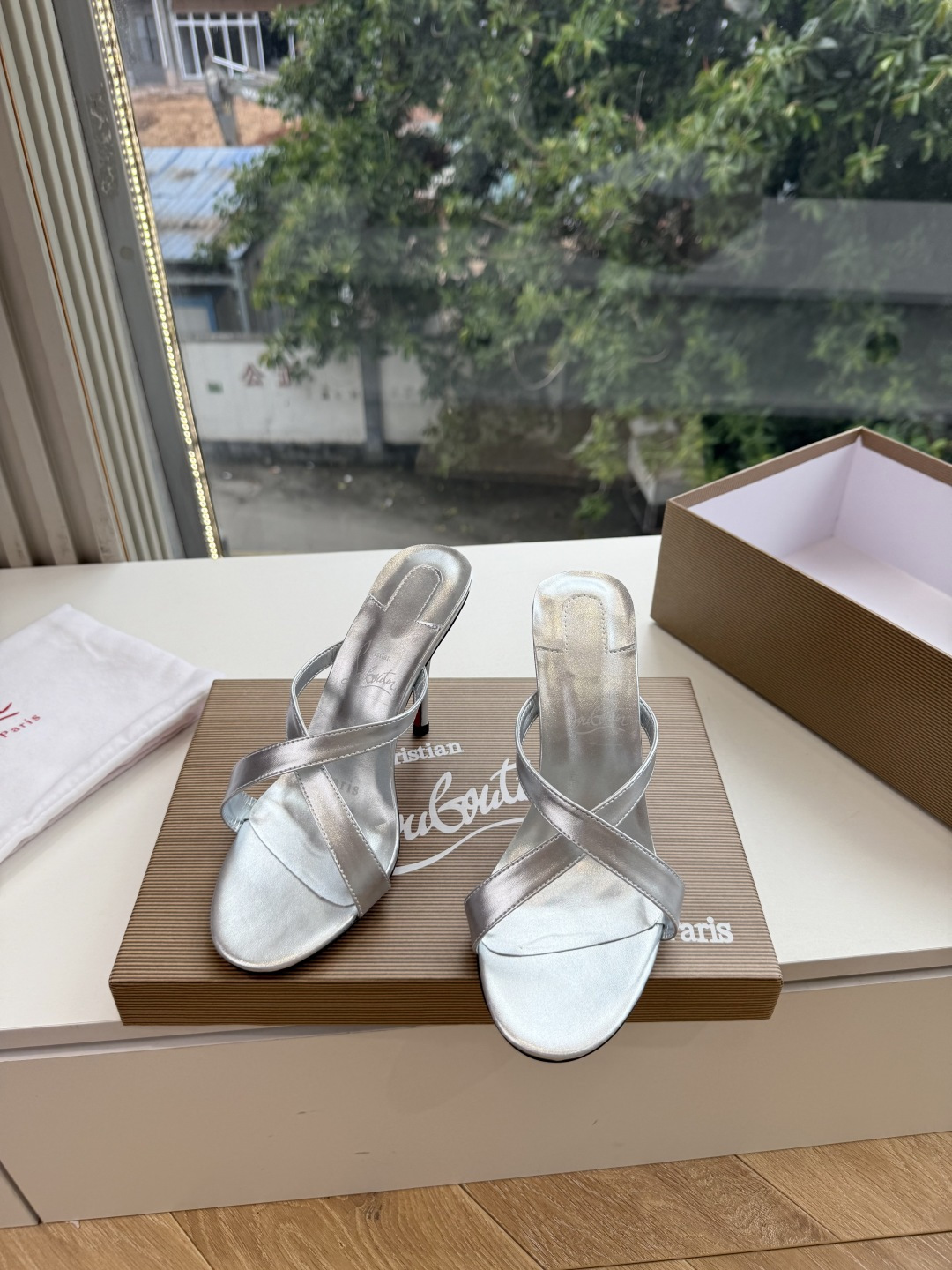 G277Christian Louboutin红底鞋单鞋 选到了颜色真好看呀[色色R]MyTheresa上现在居然 最后