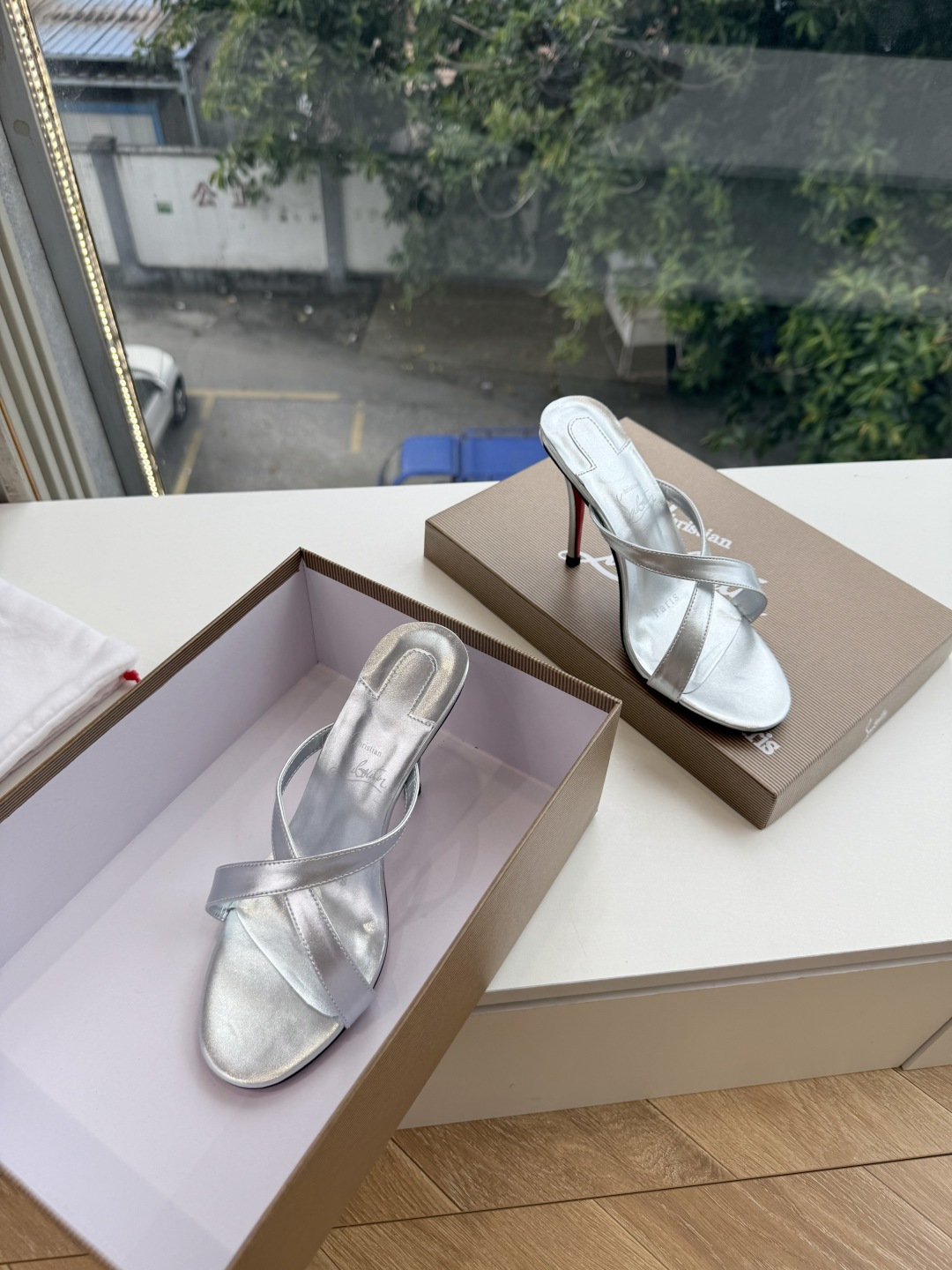 G277Christian Louboutin红底鞋单鞋 选到了颜色真好看呀[色色R]MyTheresa上现在居然 最后
