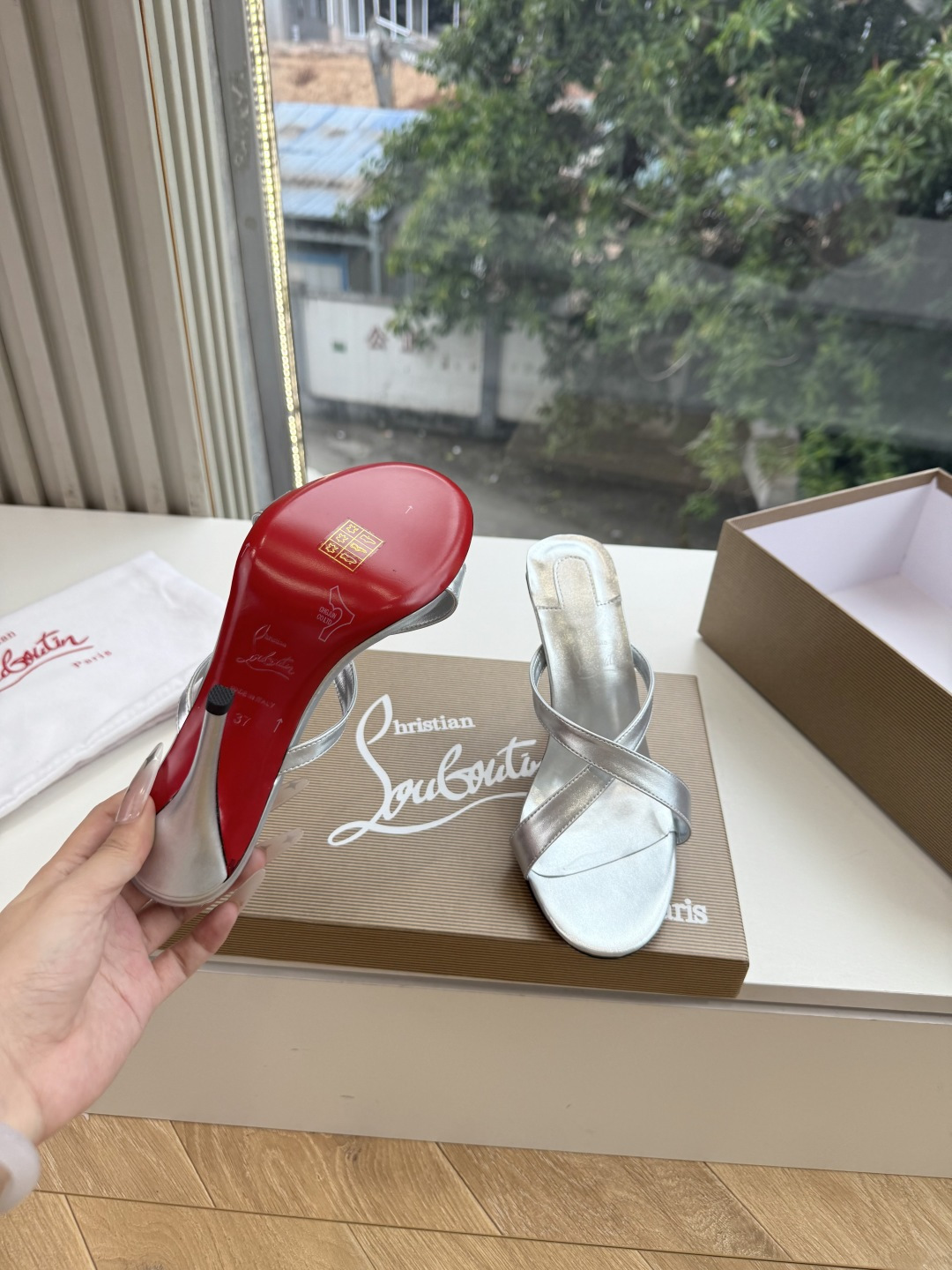 G277Christian Louboutin红底鞋单鞋 选到了颜色真好看呀[色色R]MyTheresa上现在居然 最后
