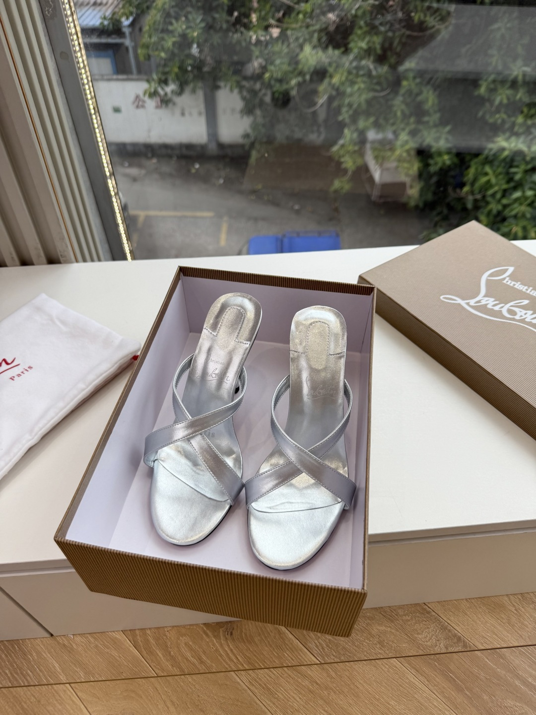 G277Christian Louboutin红底鞋单鞋 选到了颜色真好看呀[色色R]MyTheresa上现在居然 最后