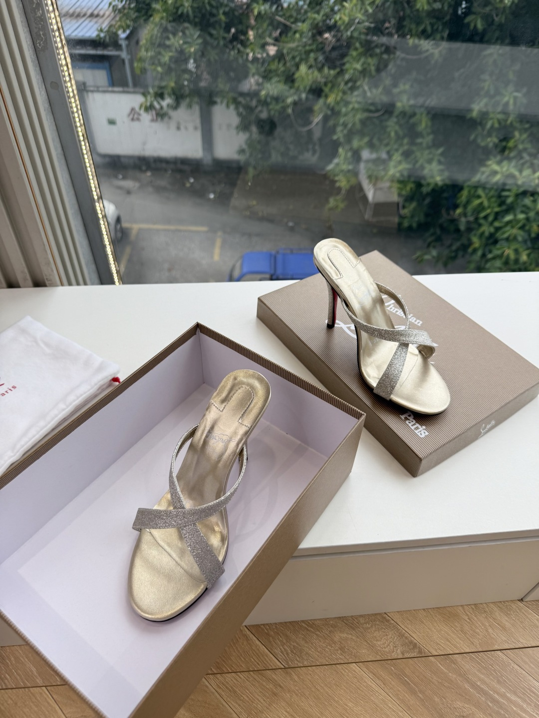 G277Christian Louboutin红底鞋单鞋 选到了颜色真好看呀[色色R]MyTheresa上现在居然 最后