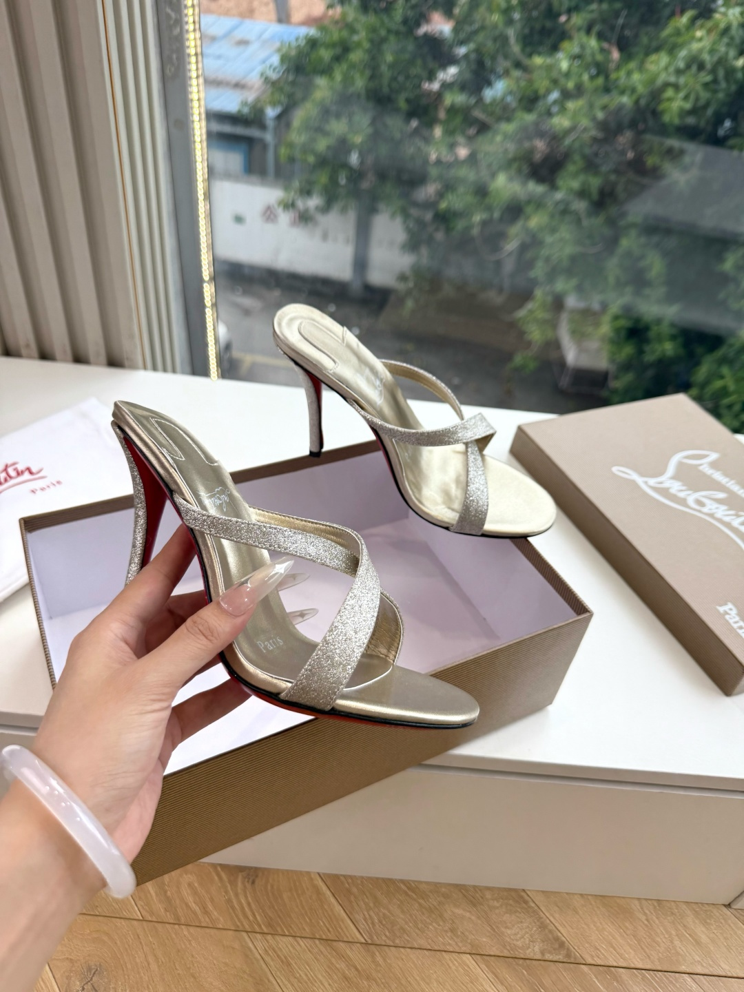 G277Christian Louboutin红底鞋单鞋 选到了颜色真好看呀[色色R]MyTheresa上现在居然 最后