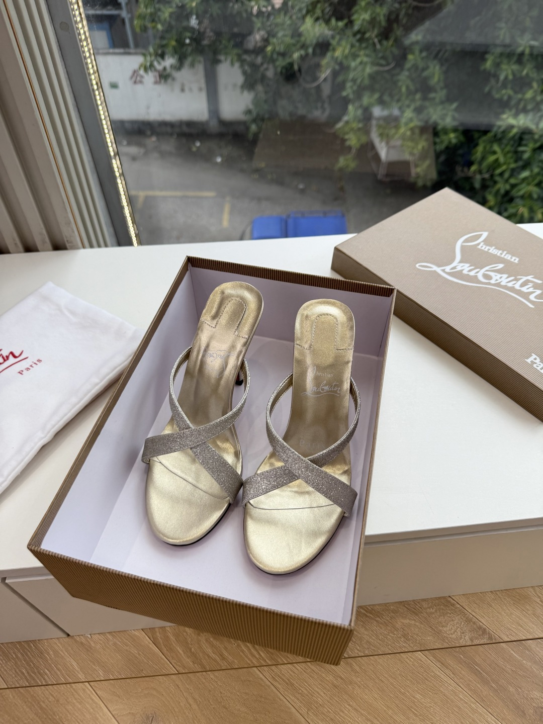 G277Christian Louboutin红底鞋单鞋 选到了颜色真好看呀[色色R]MyTheresa上现在居然 最后