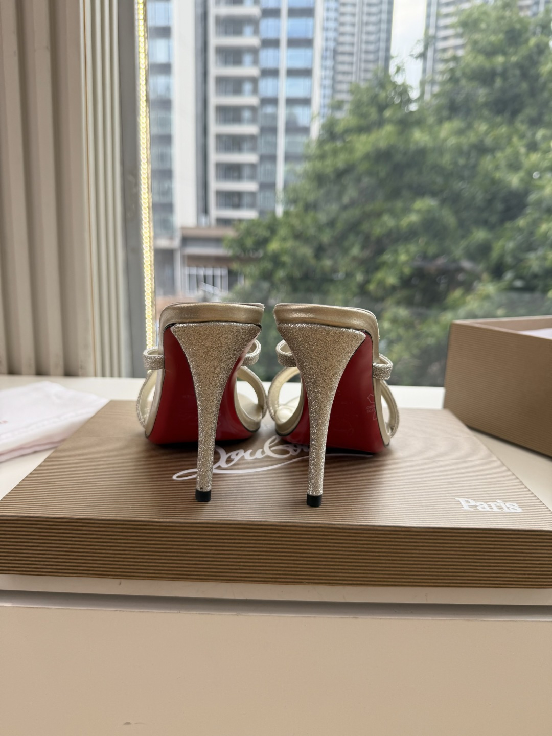 G277Christian Louboutin红底鞋单鞋 选到了颜色真好看呀[色色R]MyTheresa上现在居然 最后