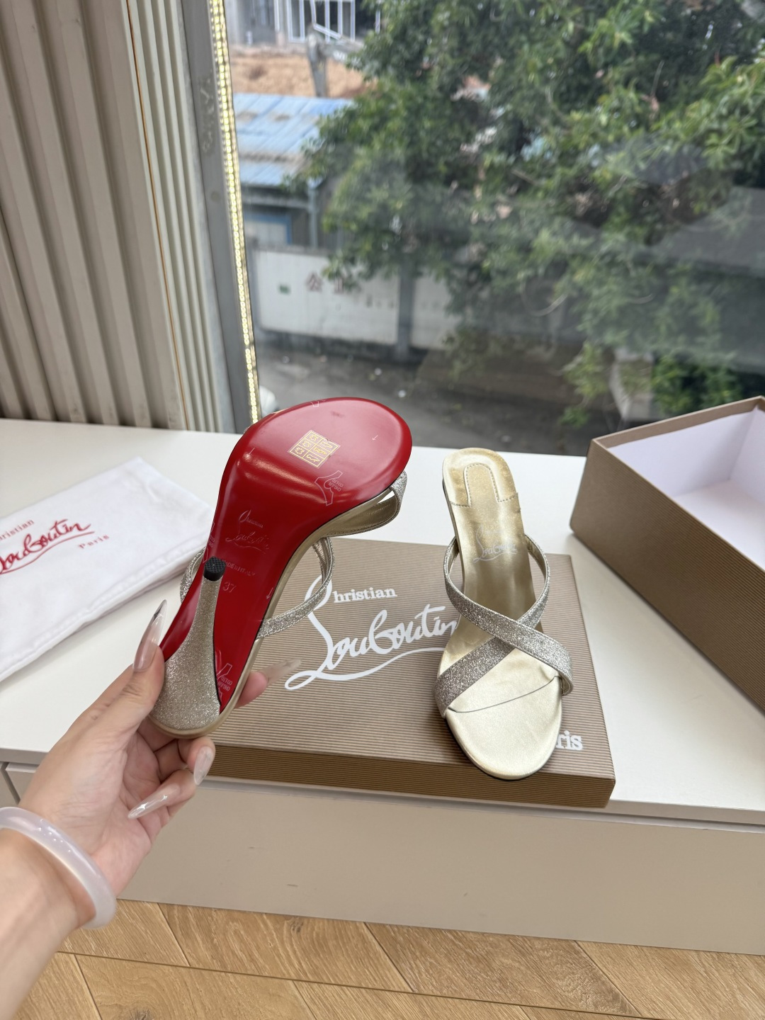 G277Christian Louboutin红底鞋单鞋 选到了颜色真好看呀[色色R]MyTheresa上现在居然 最后