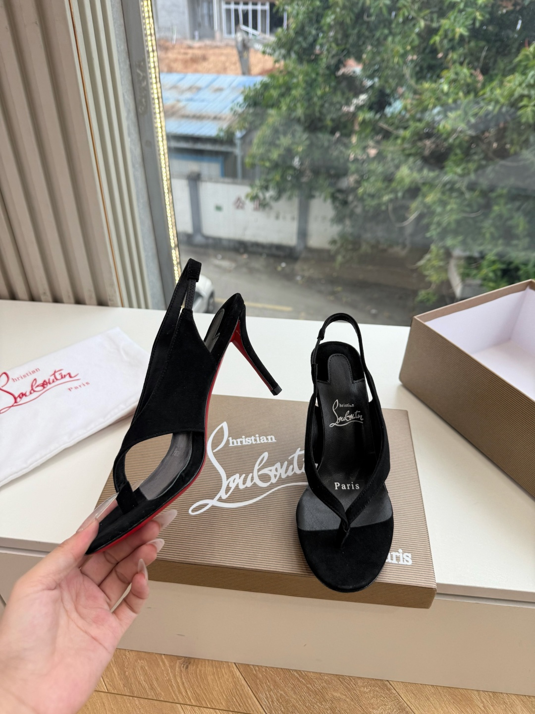 G277Christian Louboutin红底鞋单鞋 选到了颜色真好看呀[色色R]MyTheresa上现在居然 最后