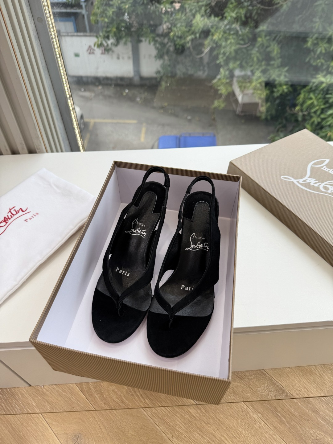 G277Christian Louboutin红底鞋单鞋 选到了颜色真好看呀[色色R]MyTheresa上现在居然 最后