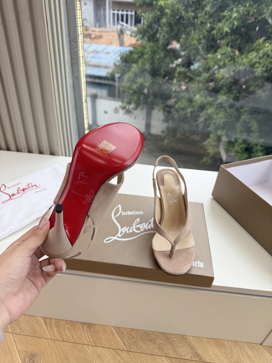 G277Christian Louboutin红底鞋单鞋 选到了颜色真好看呀[色色R]MyTheresa上现在居然 最后