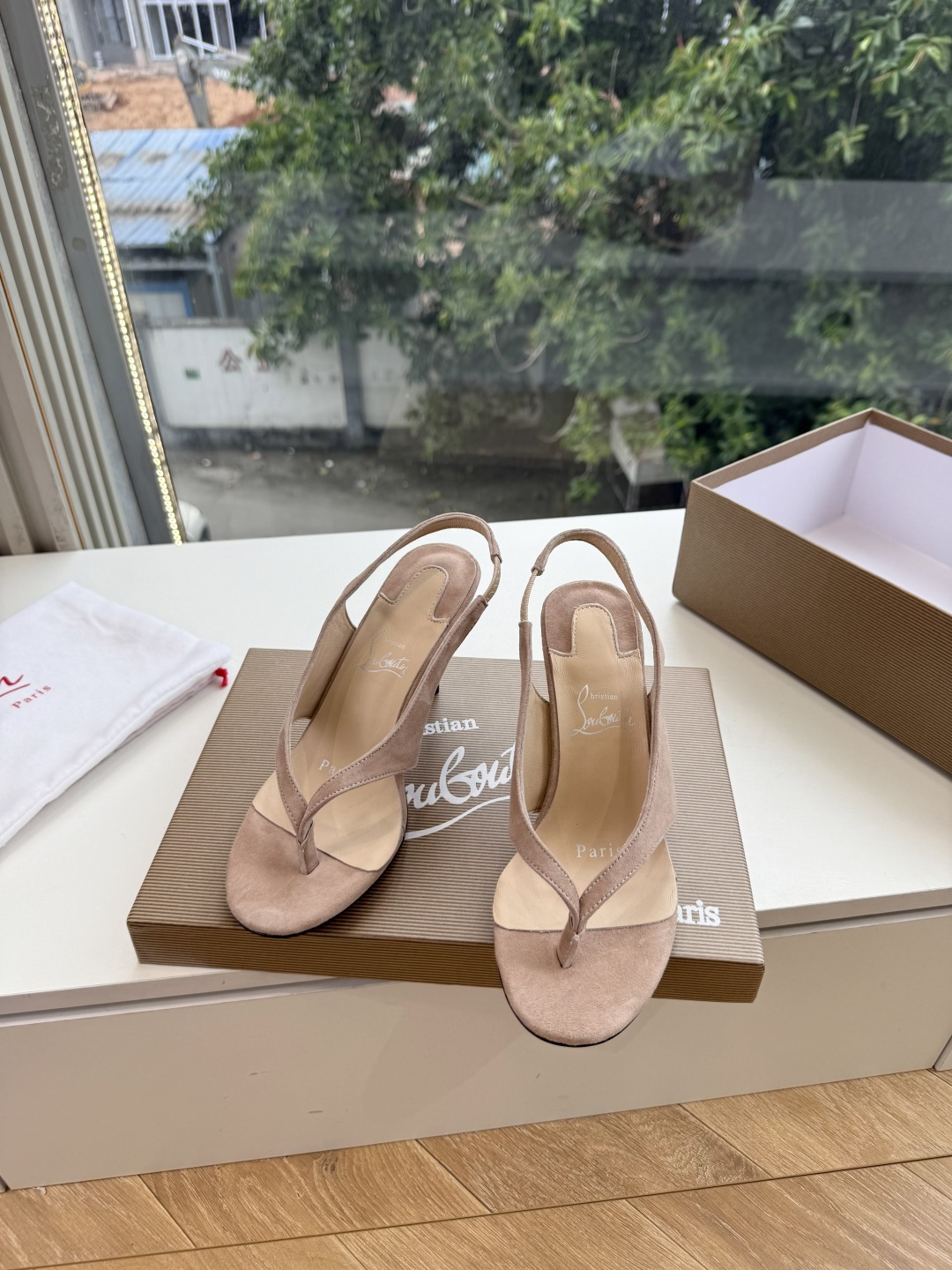 G277Christian Louboutin红底鞋单鞋 选到了颜色真好看呀[色色R]MyTheresa上现在居然 最后