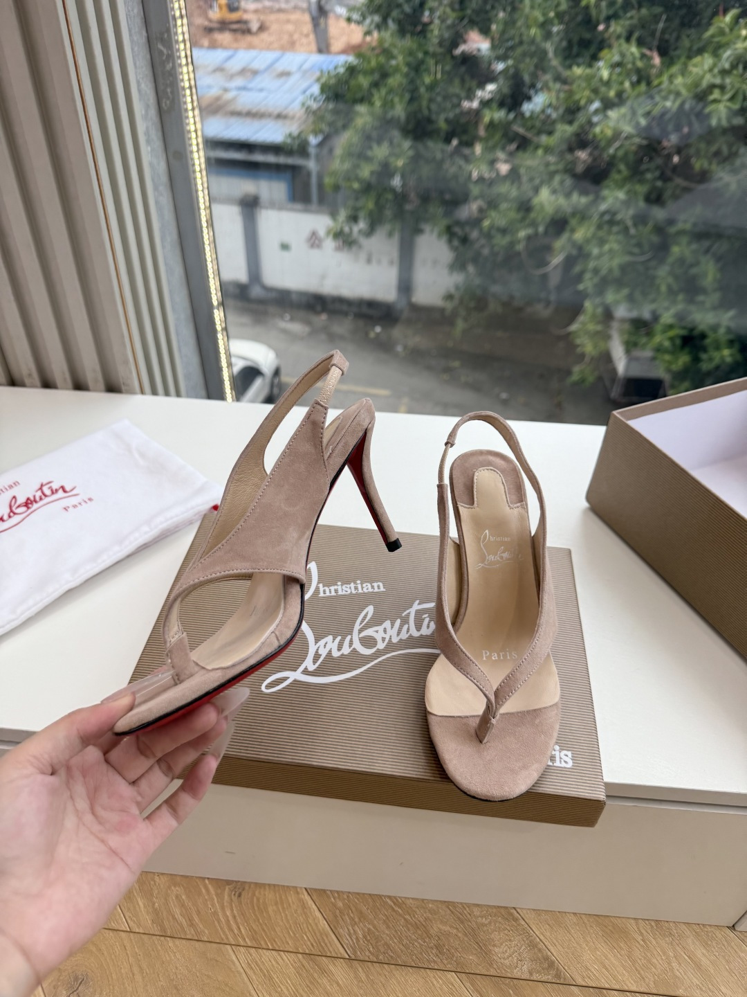 G277Christian Louboutin红底鞋单鞋 选到了颜色真好看呀[色色R]MyTheresa上现在居然 最后
