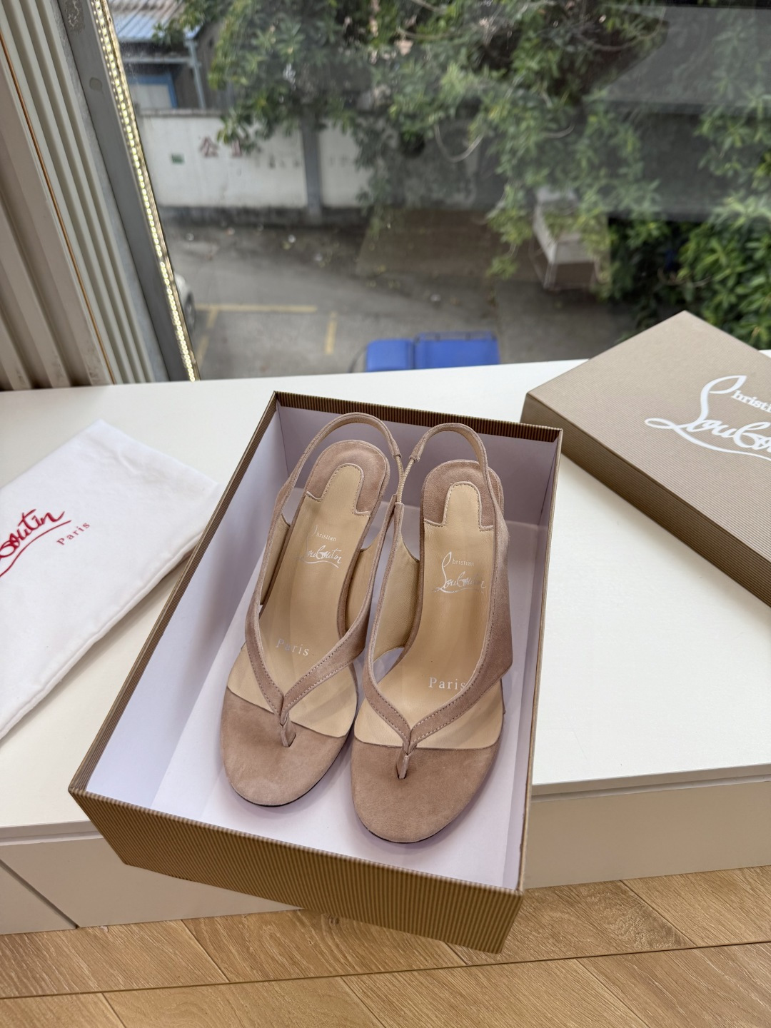 G277Christian Louboutin红底鞋单鞋 选到了颜色真好看呀[色色R]MyTheresa上现在居然 最后