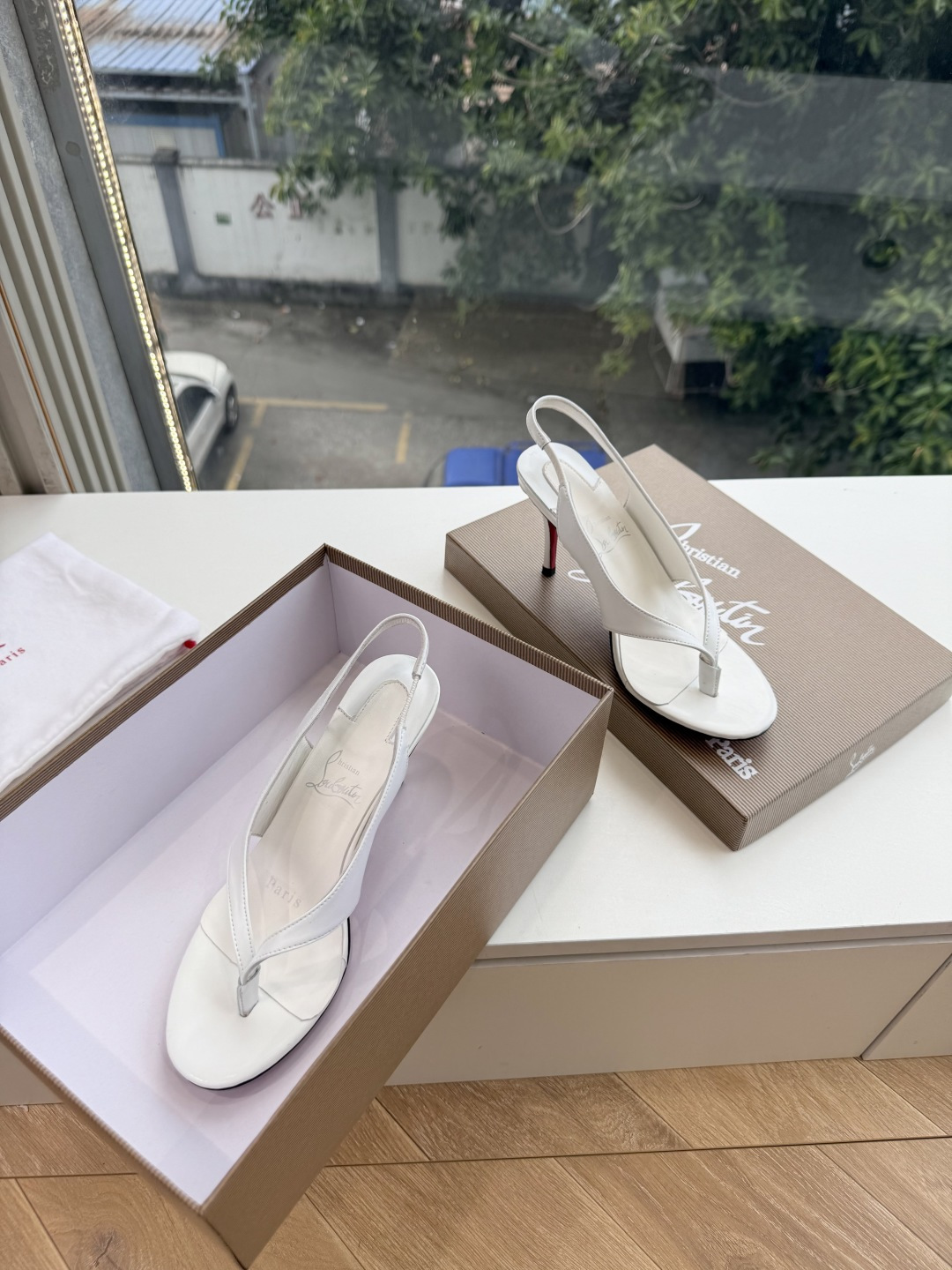 G277Christian Louboutin红底鞋单鞋 选到了颜色真好看呀[色色R]MyTheresa上现在居然 最后
