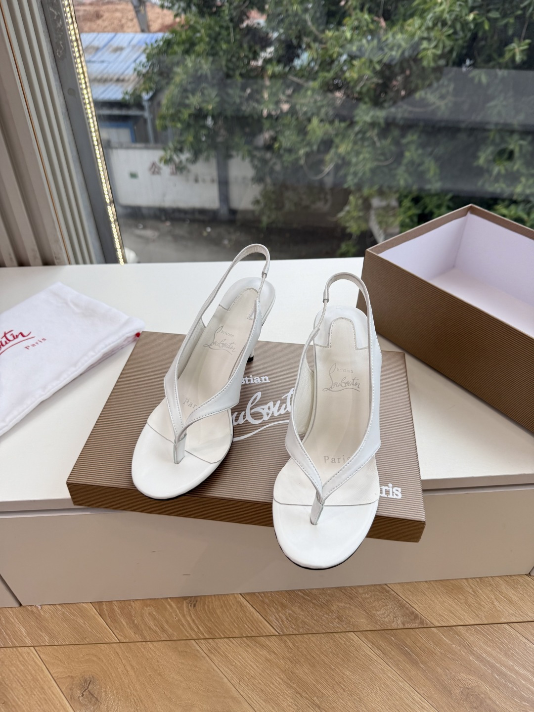 G277Christian Louboutin红底鞋单鞋 选到了颜色真好看呀[色色R]MyTheresa上现在居然 最后