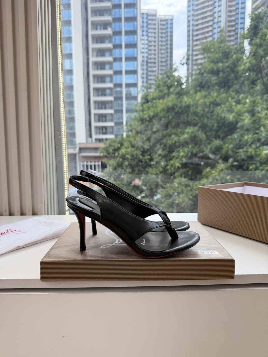 G277Christian Louboutin红底鞋单鞋 选到了颜色真好看呀[色色R]MyTheresa上现在居然 最后