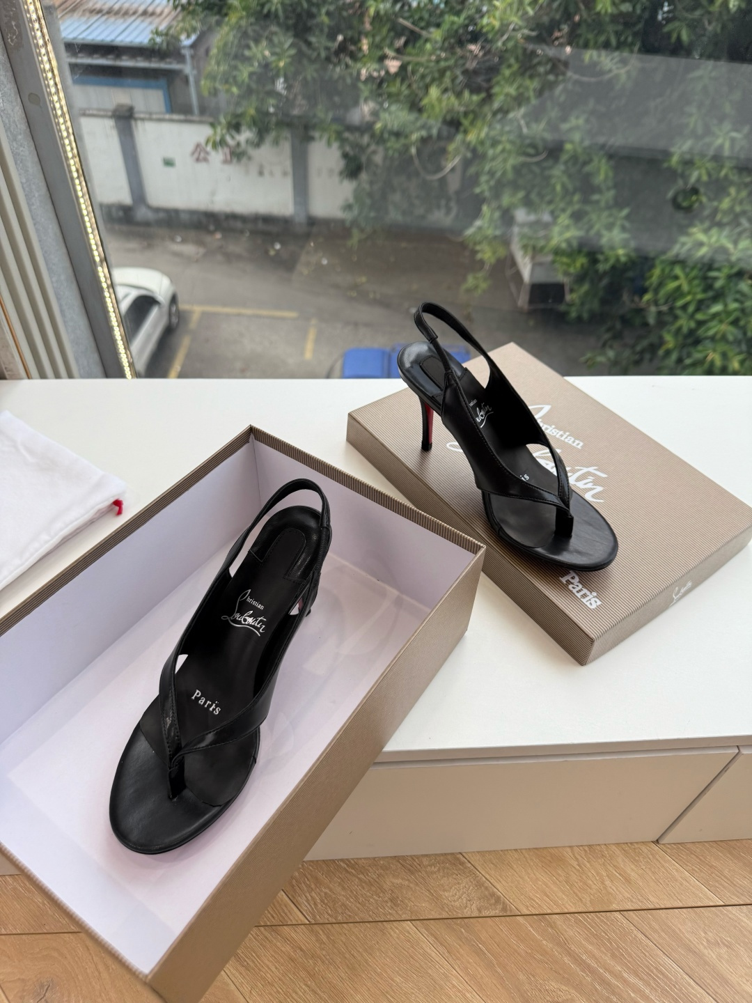 G277Christian Louboutin红底鞋单鞋 选到了颜色真好看呀[色色R]MyTheresa上现在居然 最后