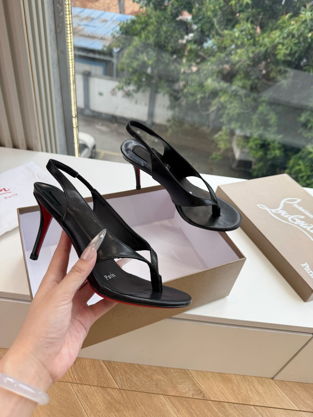 G277Christian Louboutin红底鞋单鞋 选到了颜色真好看呀[色色R]MyTheresa上现在居然 最后