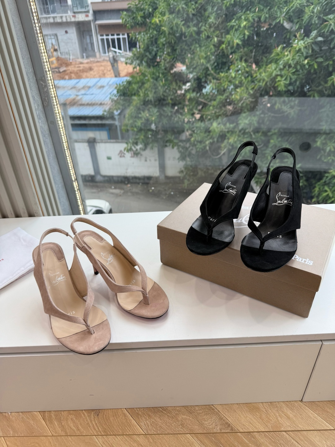 G277Christian Louboutin红底鞋单鞋 选到了颜色真好看呀[色色R]MyTheresa上现在居然 最后