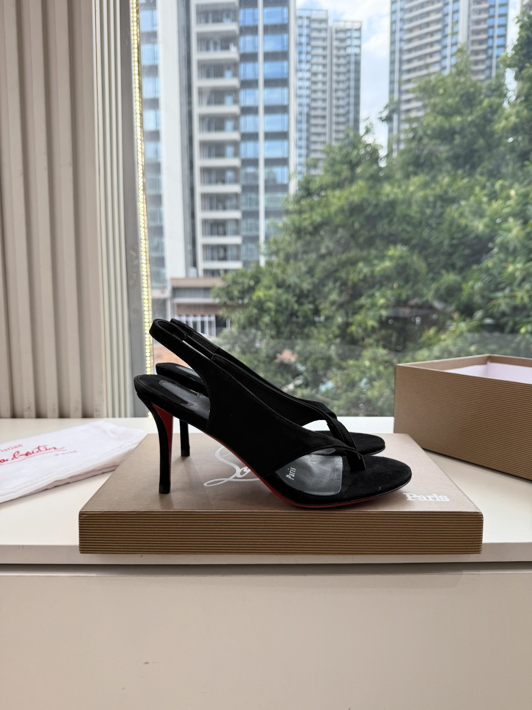 G277Christian Louboutin红底鞋单鞋 选到了颜色真好看呀[色色R]MyTheresa上现在居然 最后