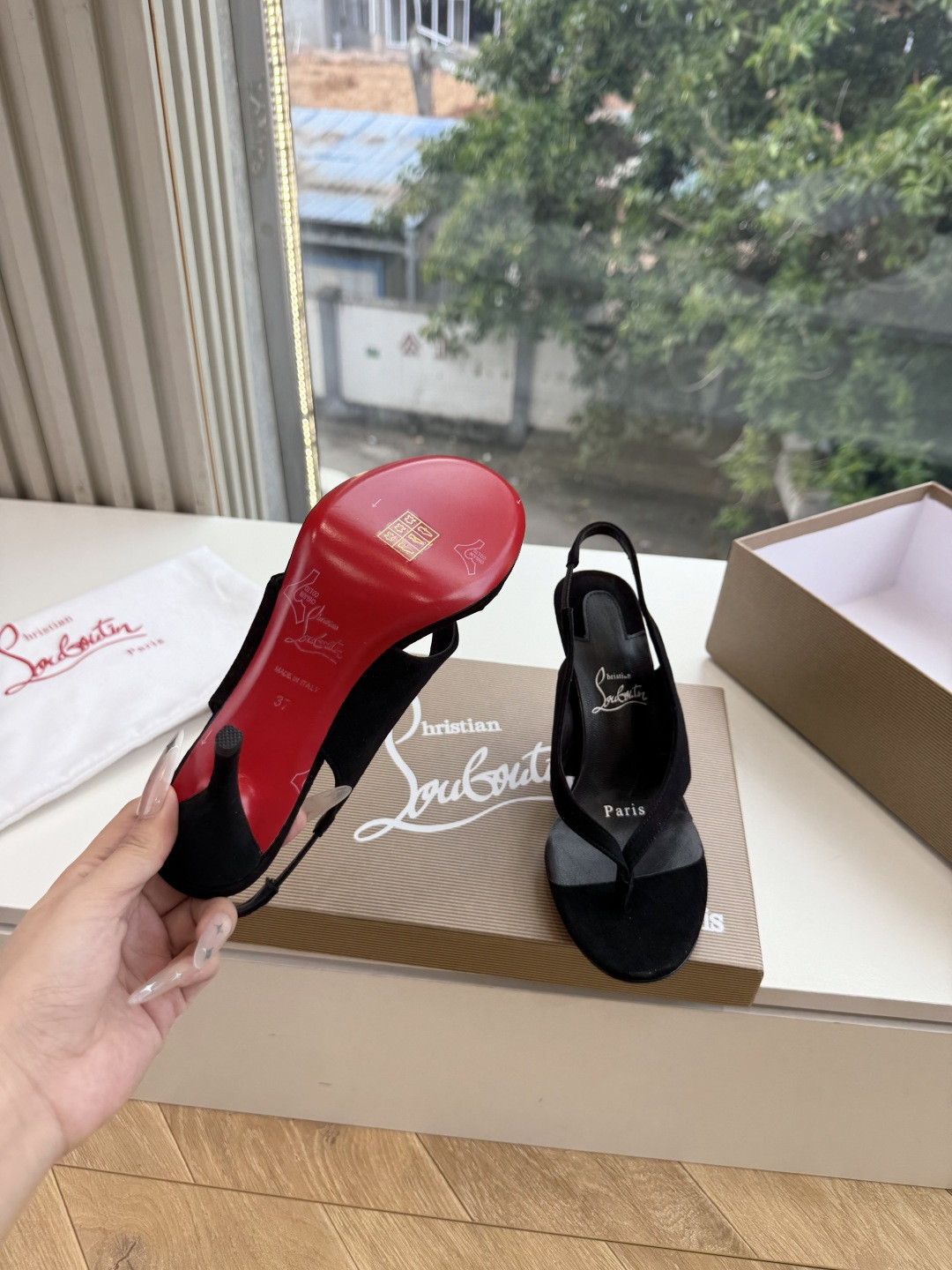 G277Christian Louboutin红底鞋单鞋 选到了颜色真好看呀[色色R]MyTheresa上现在居然 最后