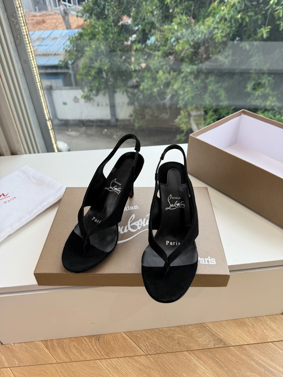 G277Christian Louboutin红底鞋单鞋 选到了颜色真好看呀[色色R]MyTheresa上现在居然 最后
