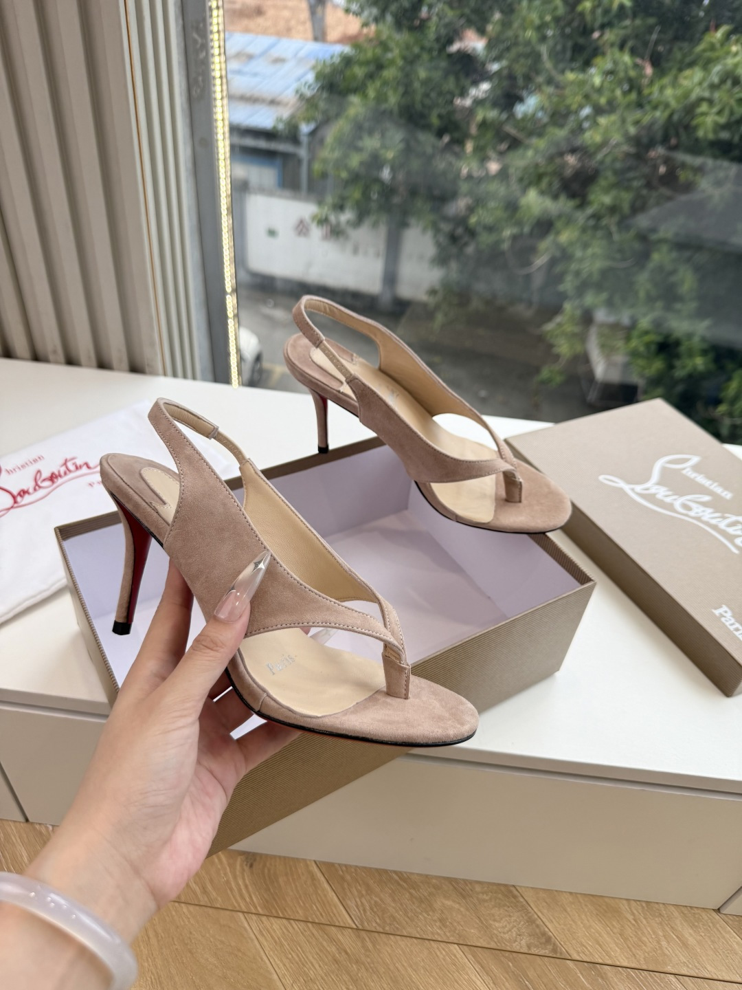 G277Christian Louboutin红底鞋单鞋 选到了颜色真好看呀[色色R]MyTheresa上现在居然 最后