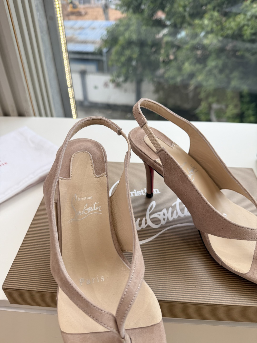 G277Christian Louboutin红底鞋单鞋 选到了颜色真好看呀[色色R]MyTheresa上现在居然 最后