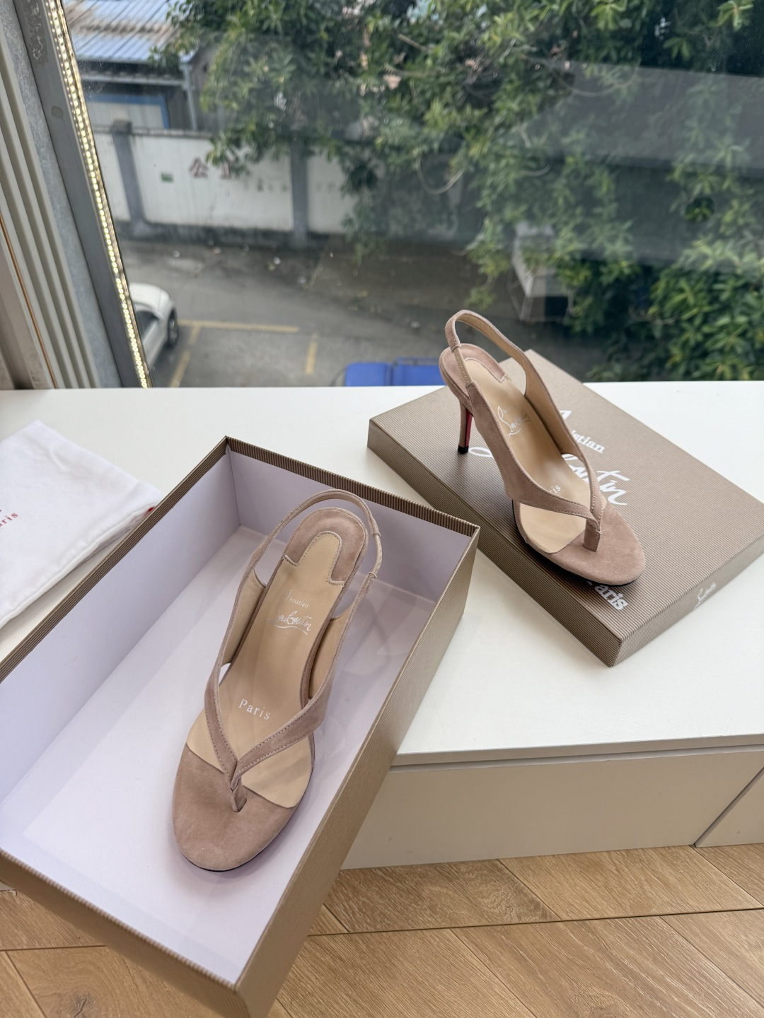 G277Christian Louboutin红底鞋单鞋 选到了颜色真好看呀[色色R]MyTheresa上现在居然 最后