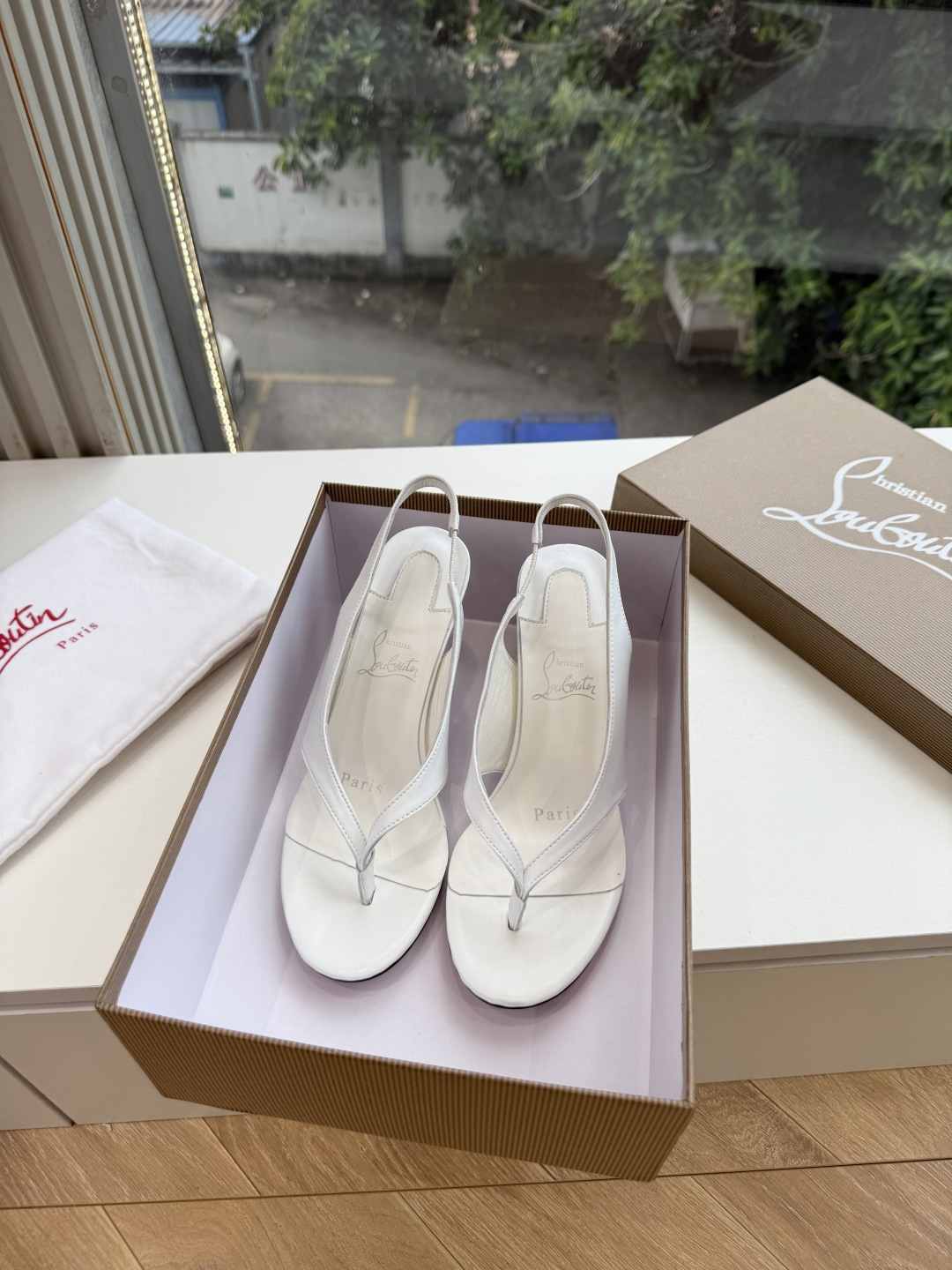 G277Christian Louboutin红底鞋单鞋 选到了颜色真好看呀[色色R]MyTheresa上现在居然 最后