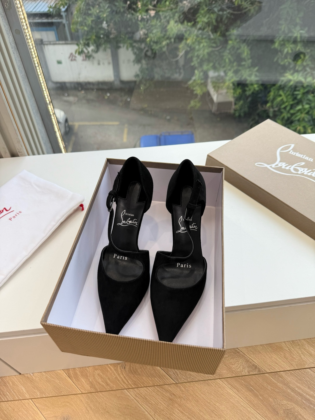 G277Christian Louboutin红底鞋单鞋 选到了颜色真好看呀[色色R]MyTheresa上现在居然 最后