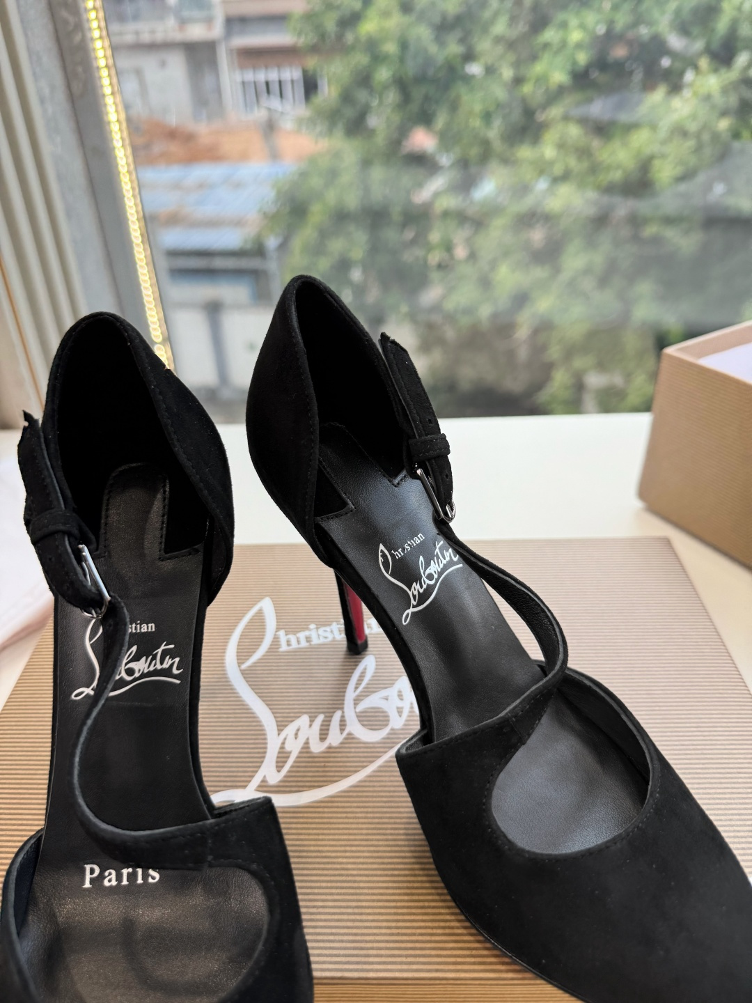 G277Christian Louboutin红底鞋单鞋 选到了颜色真好看呀[色色R]MyTheresa上现在居然 最后