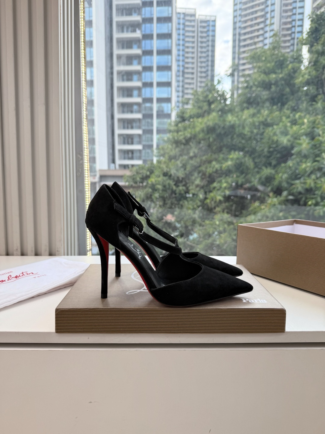 G277Christian Louboutin红底鞋单鞋 选到了颜色真好看呀[色色R]MyTheresa上现在居然 最后