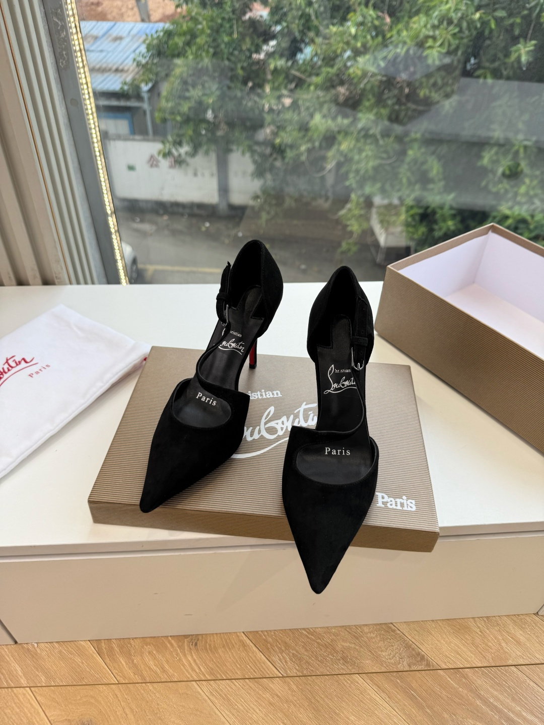 G277Christian Louboutin红底鞋单鞋 选到了颜色真好看呀[色色R]MyTheresa上现在居然 最后