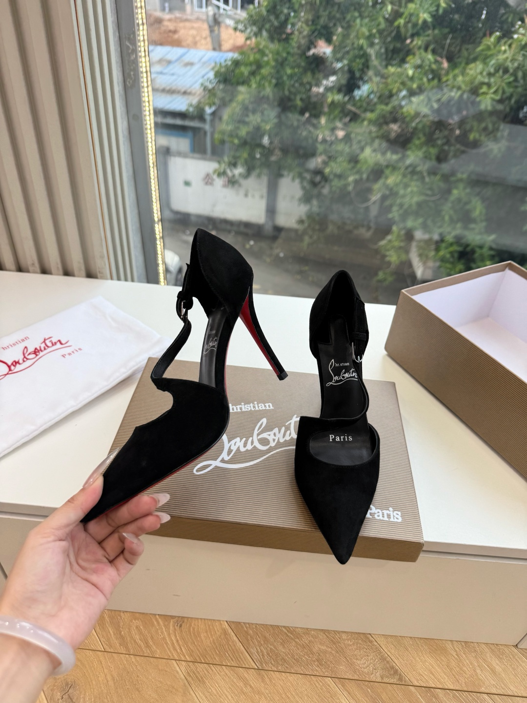 G277Christian Louboutin红底鞋单鞋 选到了颜色真好看呀[色色R]MyTheresa上现在居然 最后