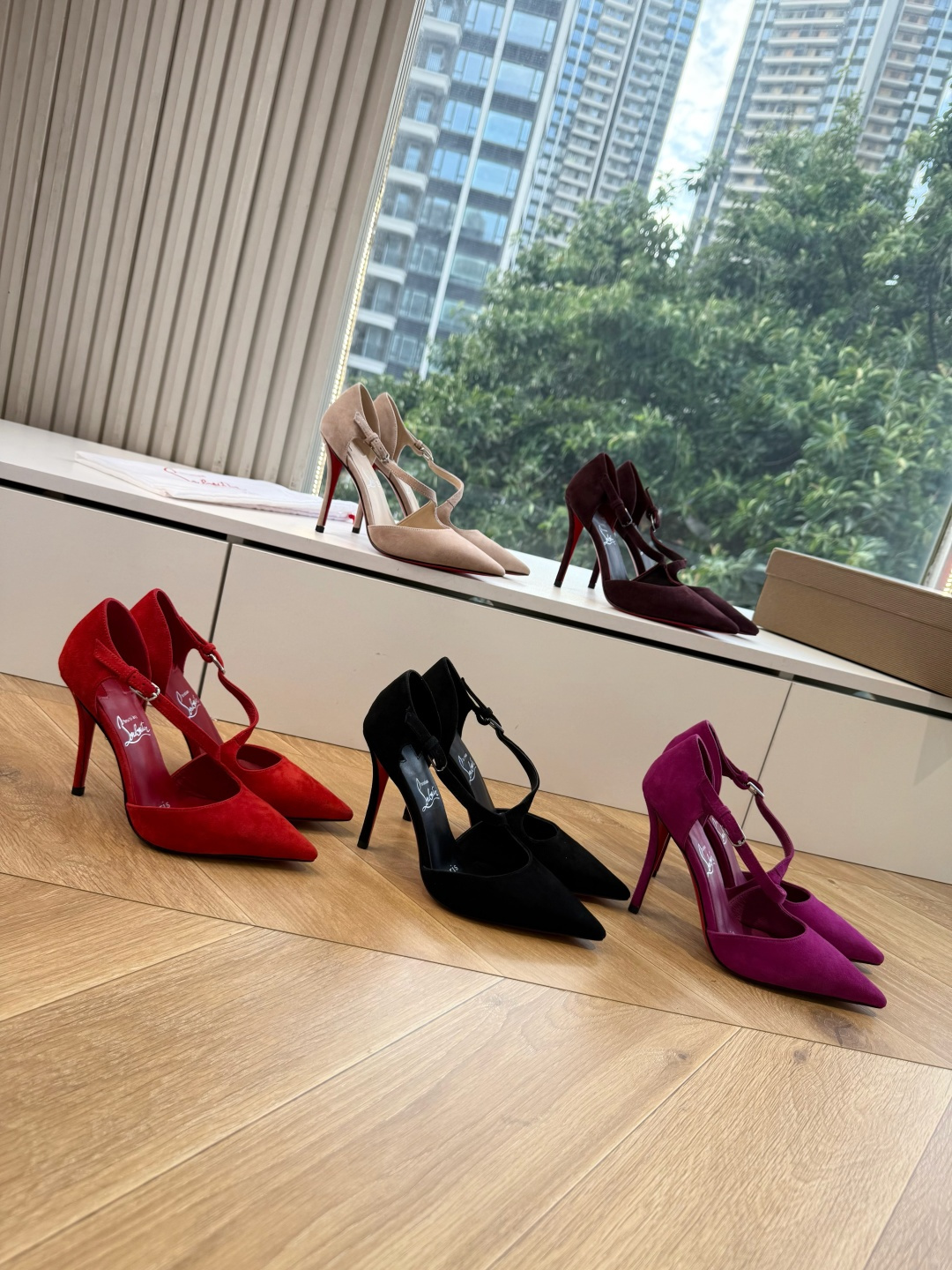 G277Christian Louboutin红底鞋单鞋 选到了颜色真好看呀[色色R]MyTheresa上现在居然 最后