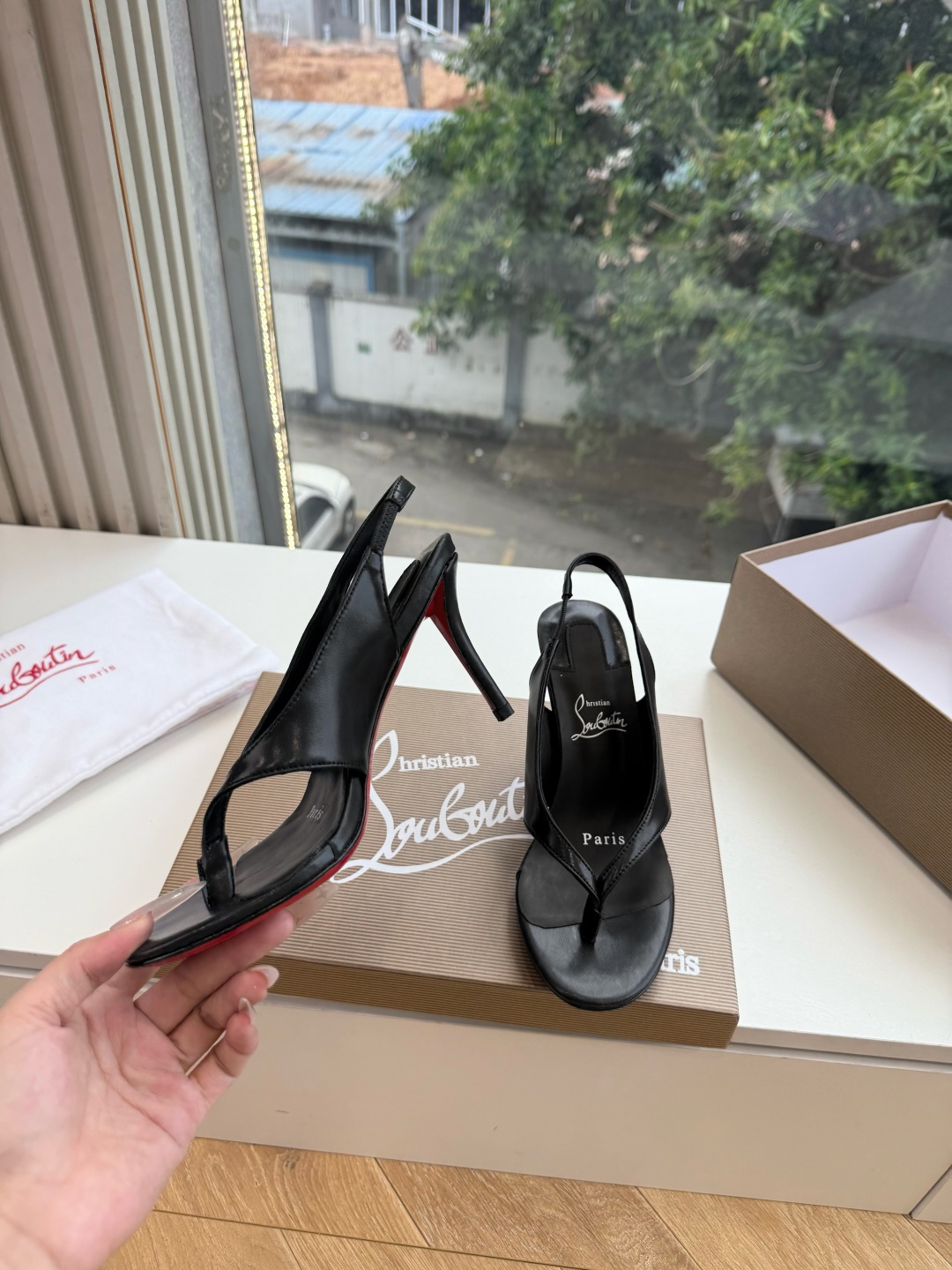 G277Christian Louboutin红底鞋单鞋 选到了颜色真好看呀[色色R]MyTheresa上现在居然 最后
