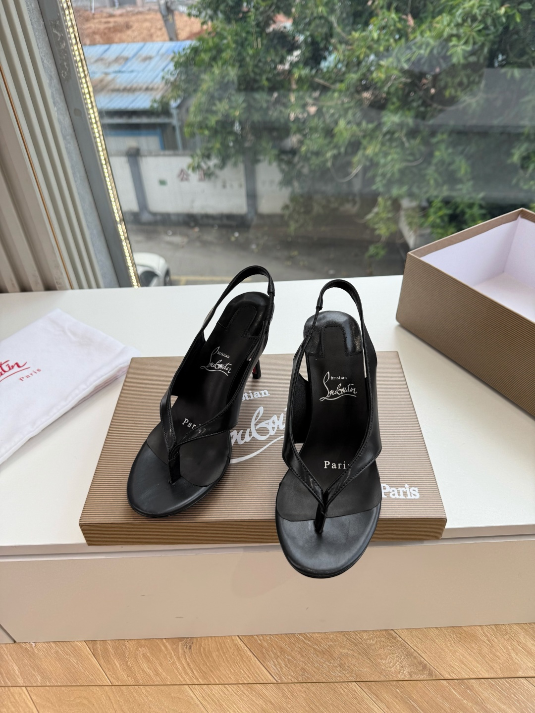 G277Christian Louboutin红底鞋单鞋 选到了颜色真好看呀[色色R]MyTheresa上现在居然 最后