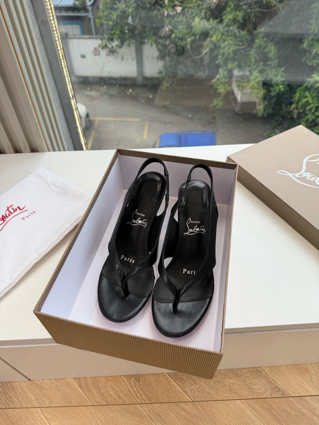 G277Christian Louboutin红底鞋单鞋 选到了颜色真好看呀[色色R]MyTheresa上现在居然 最后