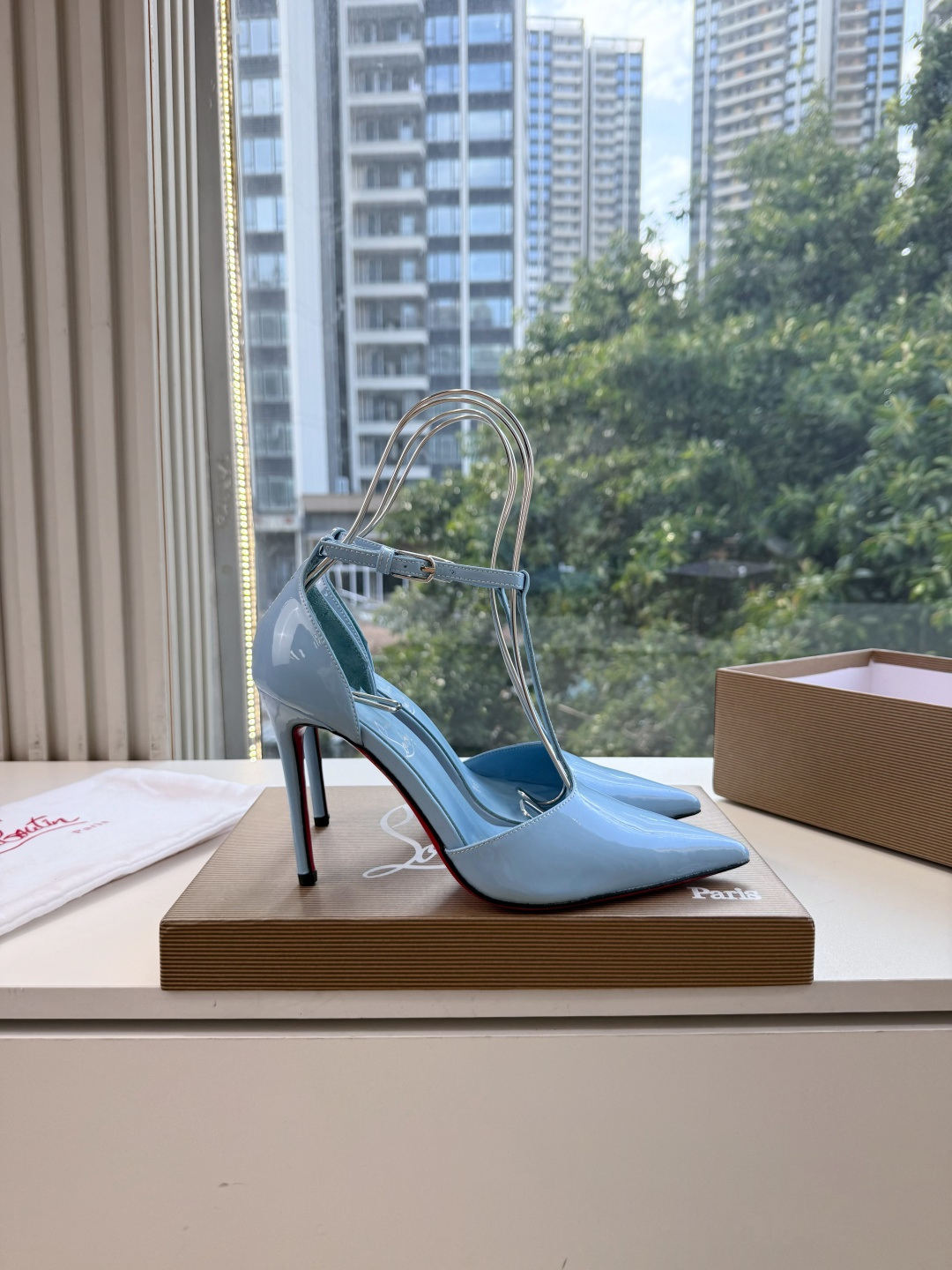 G277Christian Louboutin红底鞋单鞋 选到了颜色真好看呀[色色R]MyTheresa上现在居然 最后