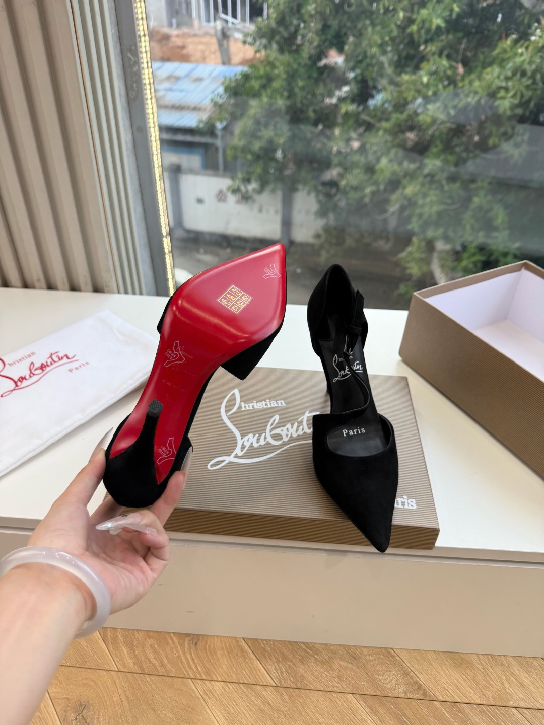 G277Christian Louboutin红底鞋单鞋 选到了颜色真好看呀[色色R]MyTheresa上现在居然 最后