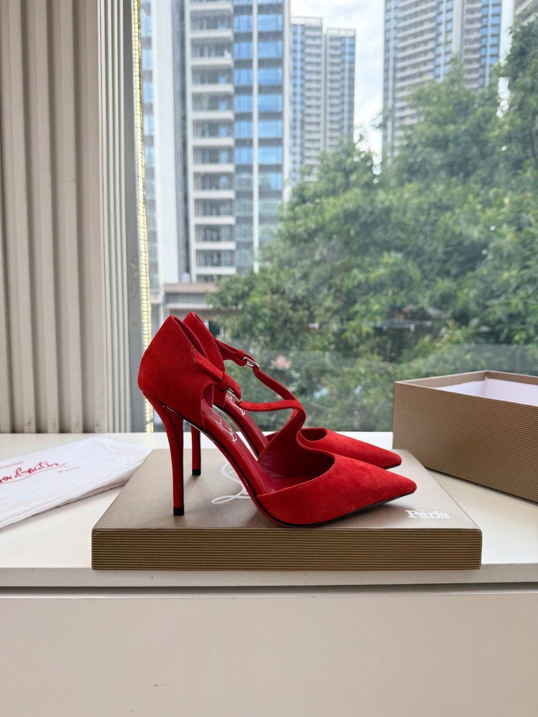 G277Christian Louboutin红底鞋单鞋 选到了颜色真好看呀[色色R]MyTheresa上现在居然 最后