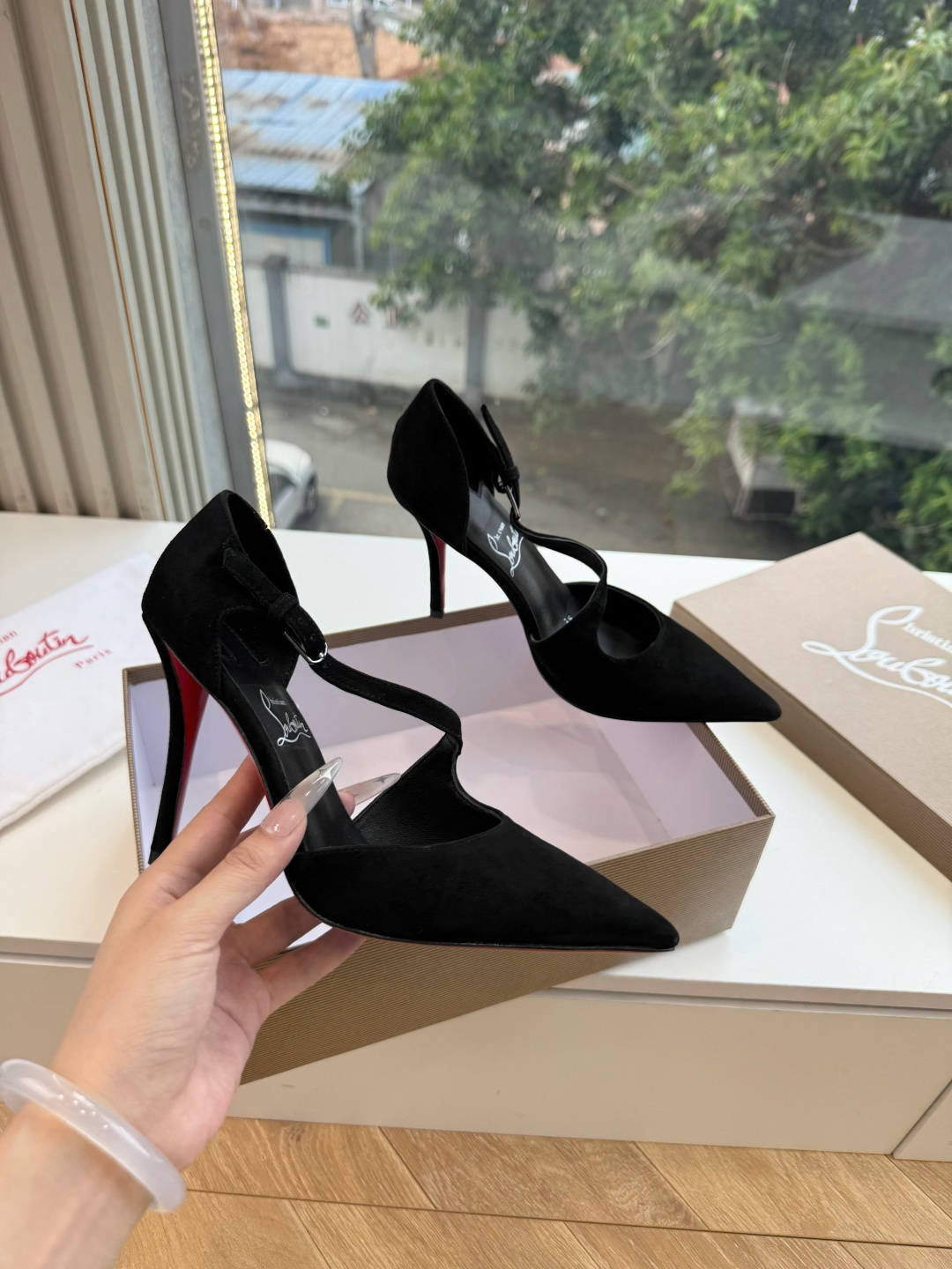 G277Christian Louboutin红底鞋单鞋 选到了颜色真好看呀[色色R]MyTheresa上现在居然 最后