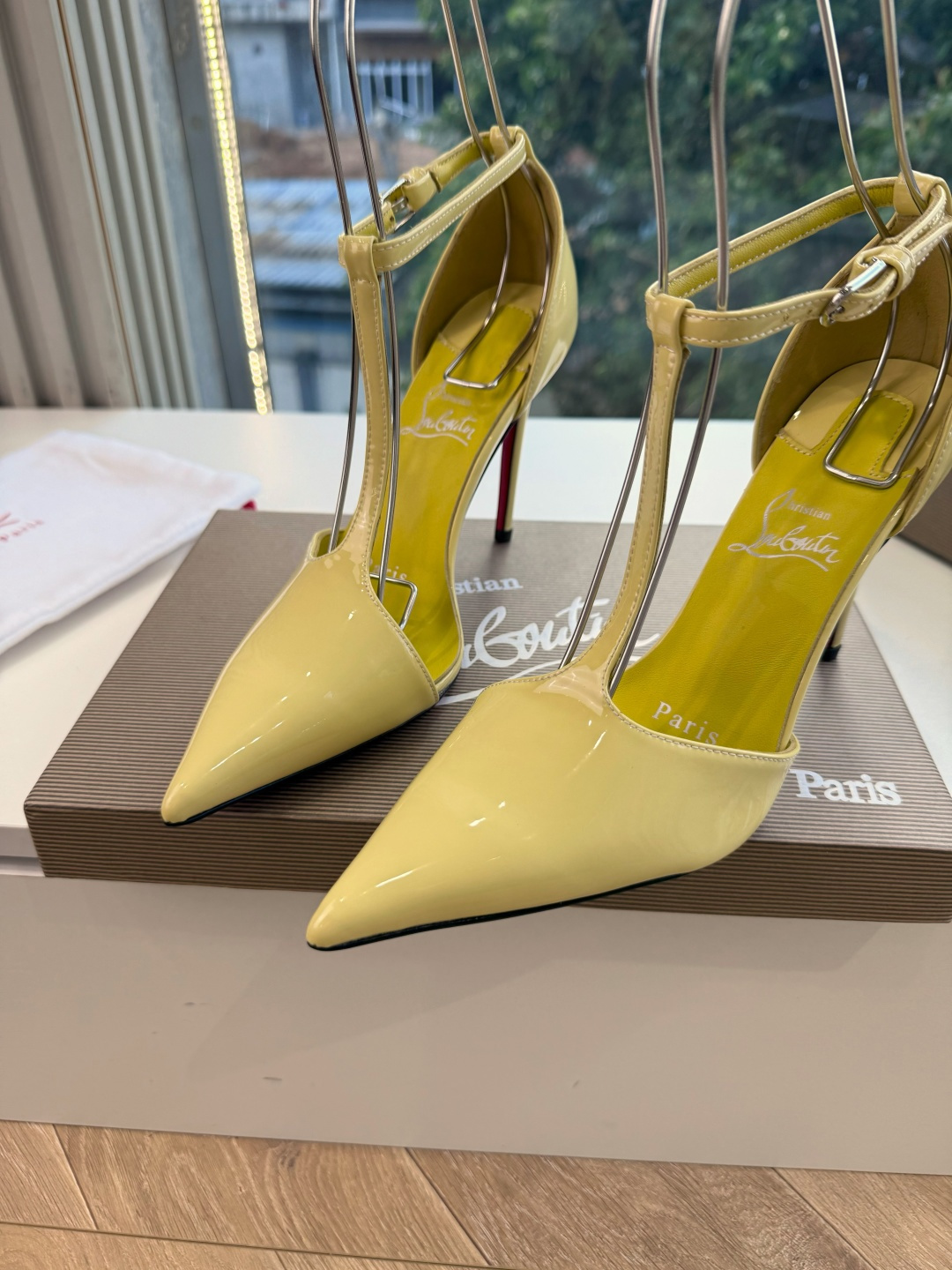 G277Christian Louboutin红底鞋单鞋 选到了颜色真好看呀[色色R]MyTheresa上现在居然 最后